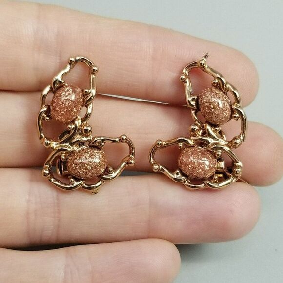 Vintage Goldstone Cabochon Clip On earrings, Gold Tone Setting, Retro Estate - Picture 2 of 6